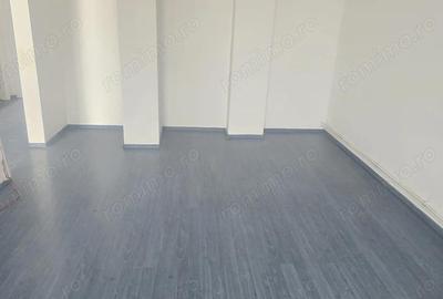 Spațiu comercial, de 74 mp, în Central - 7