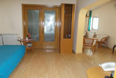 IDEAL AFACERE ,de locuit ,comercial,3 incaperi separate, 3grupuri sanitare gaze. - 3