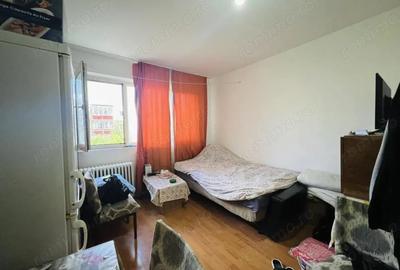 Garsonieră decomandată în UMT