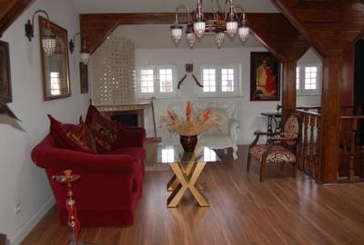 Casă individuală cu 5 camere cu Canalizare în Parcul Carol - 11