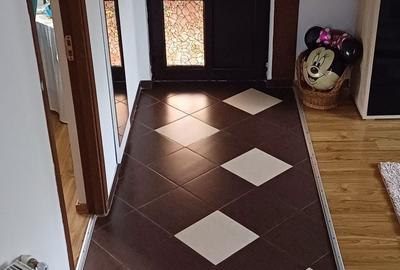 Casă cu 4 camere în Central - 1