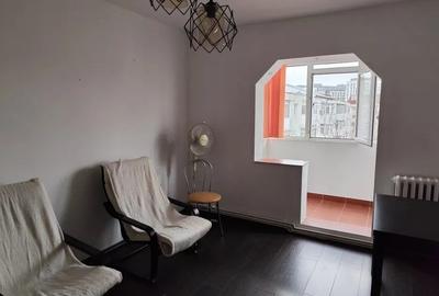 Apartament cu 3 camere, zona Baza 3 - 4