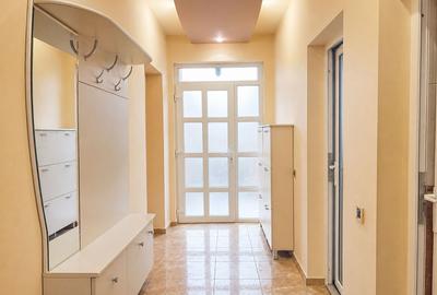 Casă cu 9 camere cu Teren 300 Mp în Rogerius - 3