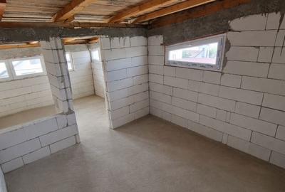 Apartament cu 2 camere decomandat în 1 Mai - 1