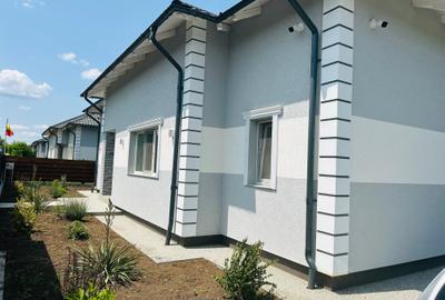 Casă individuală cu 4 camere cu Teren 400 Mp în Holboca - 1