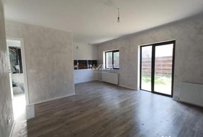 Casă cu 4 camere cu Teren 250 Mp în Central - 9