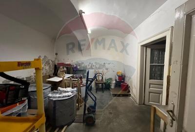 Spațiu comercial, de 90 mp, în Central - 4