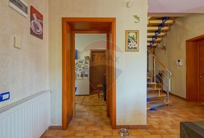 Raritate Schei:Apartament generos cu terasa, garaj, vedere panoramica - 8