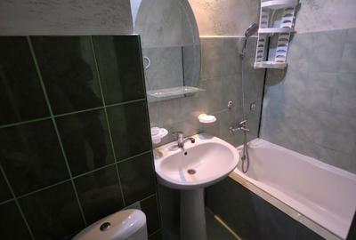 Garsonieră decomandată în Central