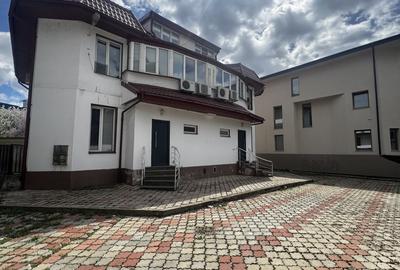 Casă individuală cu 12 camere cu Canalizare în Sisești - 1