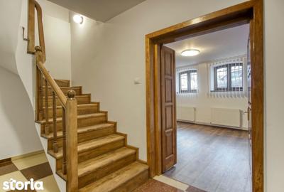 Casă cu 10 camere cu Canalizare în Centrul Istoric - 17