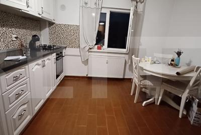 Apartament cu 3 camere decomandat, mobilat în Lujerului