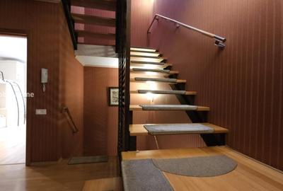 Duplex cu 10 camere cu Canalizare în Central - 15