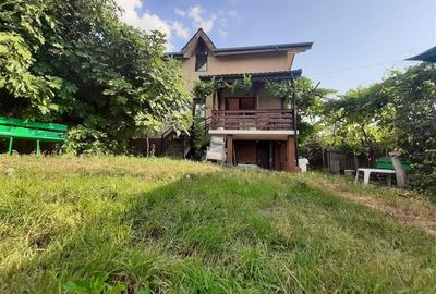 Casă individuală cu 3 camere în Central