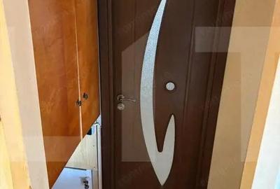 Apartament cu 3 camere semidecomandat în Gorjului