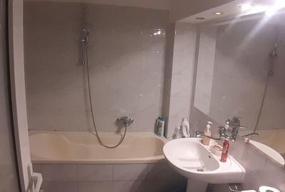 Apartament cu 3 camere decomandat în Valea Cetății