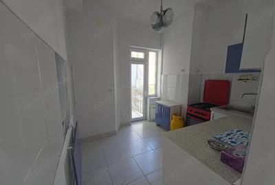 Apartament cu 3 camere semidecomandat în Central - 3