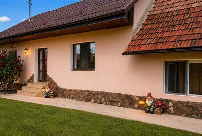 Casă individuală cu 4 camere cu Canalizare în Exterior Est - 1