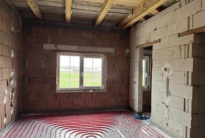 Casă cu 5 camere cu Teren 575 Mp în Moșnița Nouă - 1