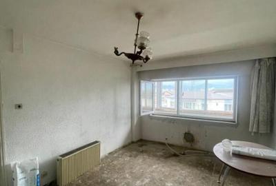 Apartament de 2 camere decomandat, 48 mp construiti, etaj 5, - 9