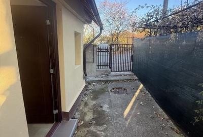 2 corpuri de Casă renovate + teren 125 mp Campina - 33