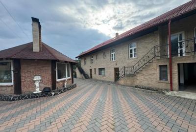 Casă cu 7 camere cu Teren 2500 Mp în Sucevița - 2