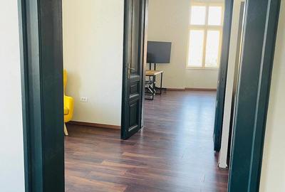 Apartament cu 3 camere semidecomandat, mobilat în Central - 4
