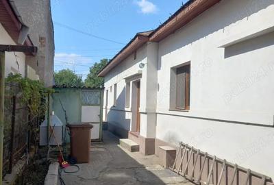 Casă cu 3 camere în 23 August - 12