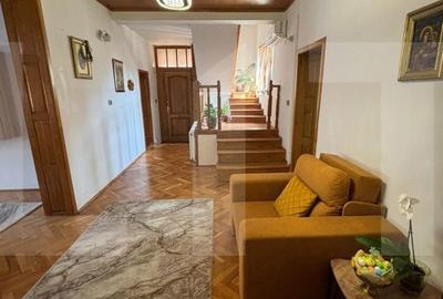 Casă cu 7 camere cu Teren 393 Mp în Central - 11