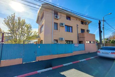 Casă cu 12 camere cu Canalizare în Central - 1