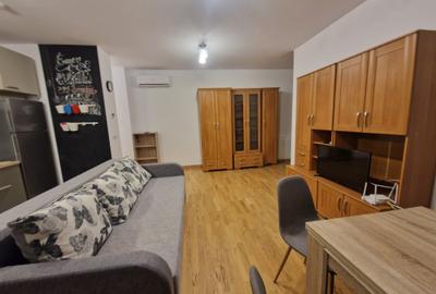 Apartament cu 2 camere semidecomandat, mobilat în Central
