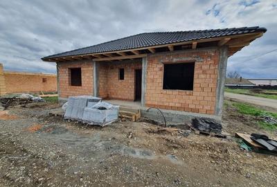 Casă la cheie pe 1 nivel 4 camere 2 băi,145 mp,500 mp teren - 10