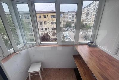 Apartament cu 3 camere semidecomandat în Micro 4 - 6