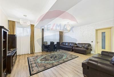 Apartament spatios 4 camere | 122 mp | Damaroaia
