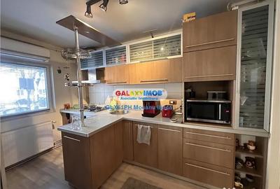 Apartament cu 4 camere decomandat, mobilat în 9 Mai - 9
