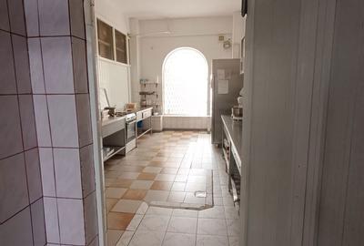 Apartament cu 4 camere în Central - 3