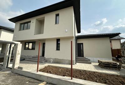 Casă individuală cu 5 camere cu Canalizare în Central