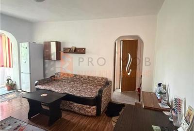 Apartament cu 2 camere decomandat în Micro 14 - 2