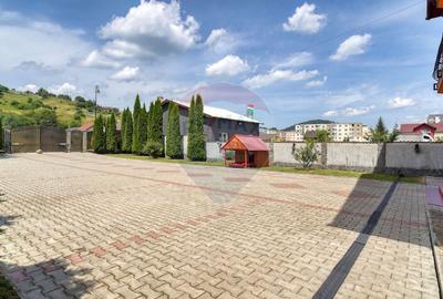 Vila cu potential in Zarnesti - 10 camere, curte mare - 14