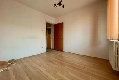 Apartament cu 4 camere semidecomandat în Sălaj