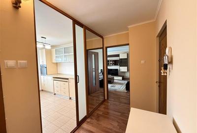 Apartament cu 3 camere decomandat, mobilat în 9 Mai - 5