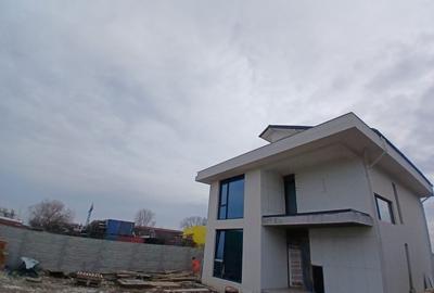 Casă cu 7 camere cu Canalizare în Tunari - 2