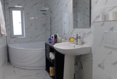 Apartament 2 camere, Bd. Decebal, lângă Muzeul Copiilor, et. 3/8, renovat. - 2