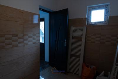 Casă cu 3 camere cu Teren 400 Mp în Comănești - 11
