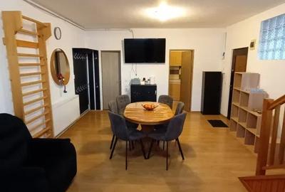 Apartament cu 3 camere semidecomandat, mobilat în Central