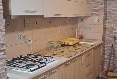 Apartament cu 3 camere decomandat în Km 4 - 2
