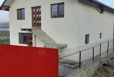 Casă cu 4 camere în Drujești