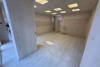 Spațiu comercial, de 40 mp, în Central - 6