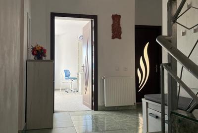 Casă cu 6 camere în Casa de Cultură