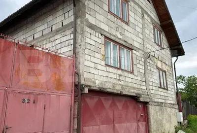 Casă cu 7 camere cu Canalizare în Purcăreni